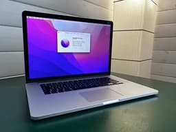 MacBook Pro 15” (2015) – 16GB RAM, 250GB SSD – Engelsk QWERTY