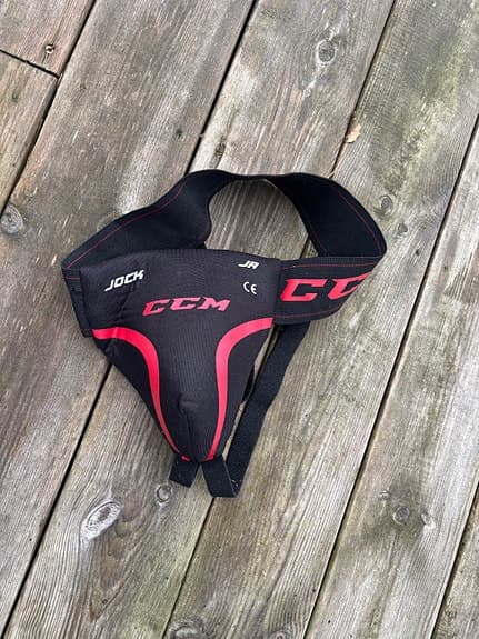 CCM Jock ishockey suspensoar junior svart röd