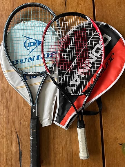 Två tennisracket med fodral