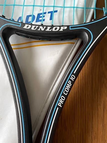 Två tennisracket med fodral