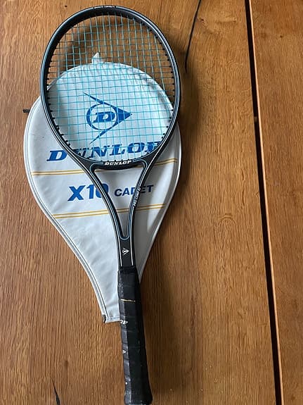 Två tennisracket med fodral