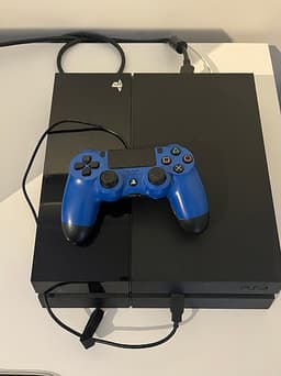 Playstation 4 + 3 spel (500gb)