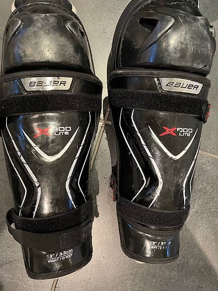 Bauer X 200 Lite benskydd ishockey svart