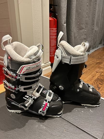 Nordica NXT N6 pjäxor svart vit