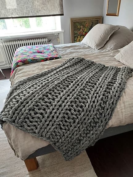 Tjock handstickad pläd i 100 % ull