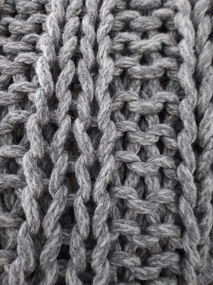 Tjock handstickad pläd i 100 % ull