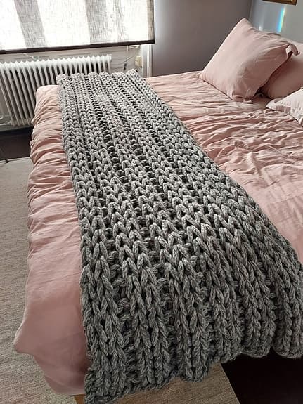 Tjock handstickad pläd i 100 % ull