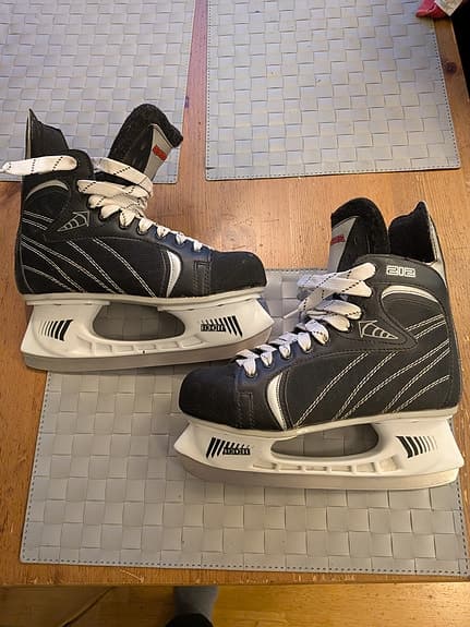 Ranger 212 ishockeyskridskor storlek 42 svart