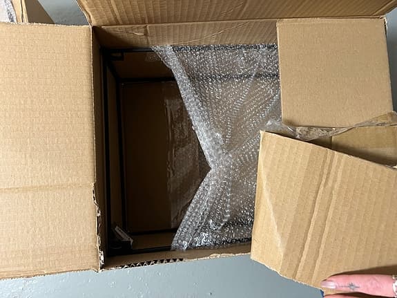 2 svarta hyllor i metall PERFEKT FÖR DEKORATIONER