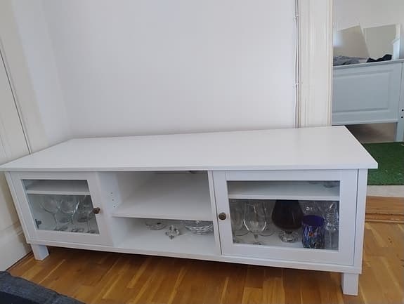 Säljer min fin byrå då den tyvärr inte får plats i nya lägenheten.