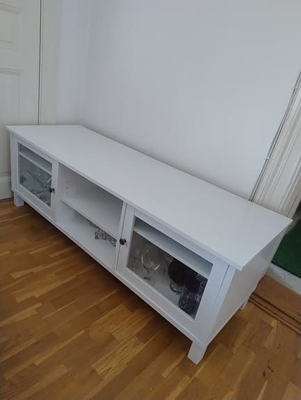 Säljer min fin byrå då den tyvärr inte får plats i nya lägenheten.