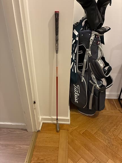 Titleist U505 J3 med graphite design skaft (vänster)