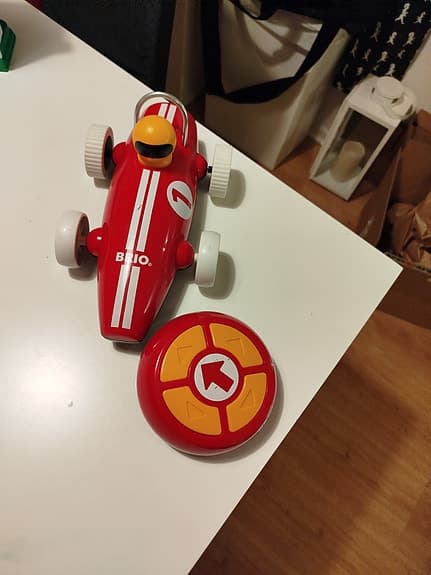 BRIO radiostyrd leksaksbil röd