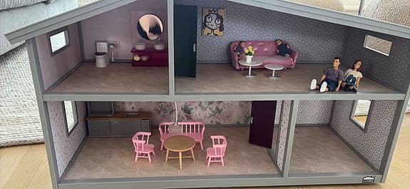 Lundby dockskåp med möbler och dockor