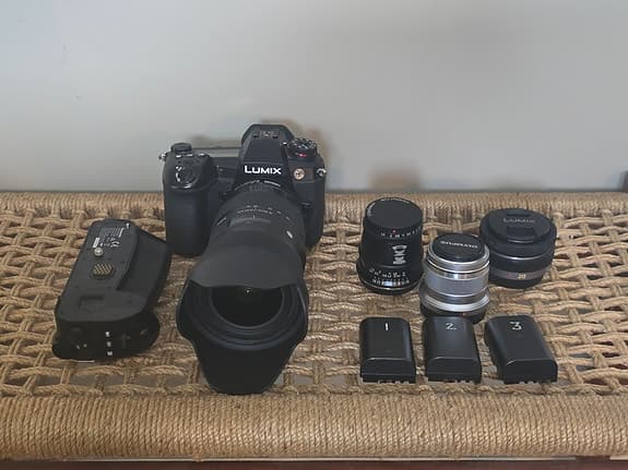 Panasonic Lumix G9 – komplett kit med objektiv, batterigrepp & extra batterier