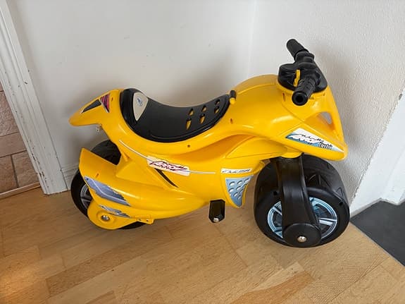 Injusa - Arrow Motorcykel 6V