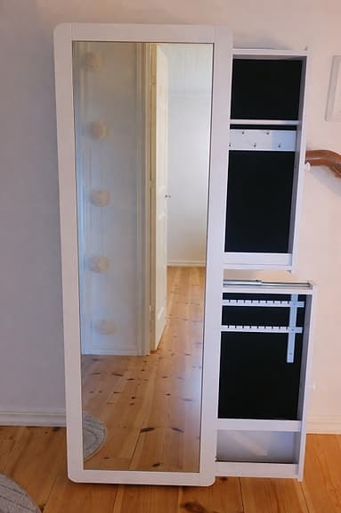 Spegel / smyckesförvaring