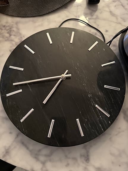 väggklocka svart