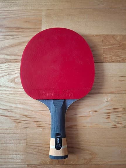 Four table tennis-racket med fodral röd och svart