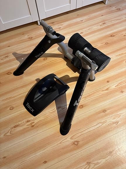 Tacx cykeltrainer med framhjulstöd
