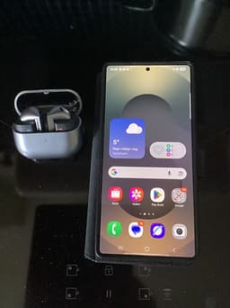 Samsung Galaxy S 25 ultra 256 GB +Samsung galaxy Buds 3