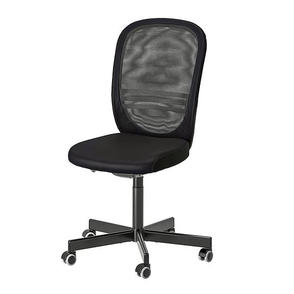 En Ikea kontor stol redan packerad