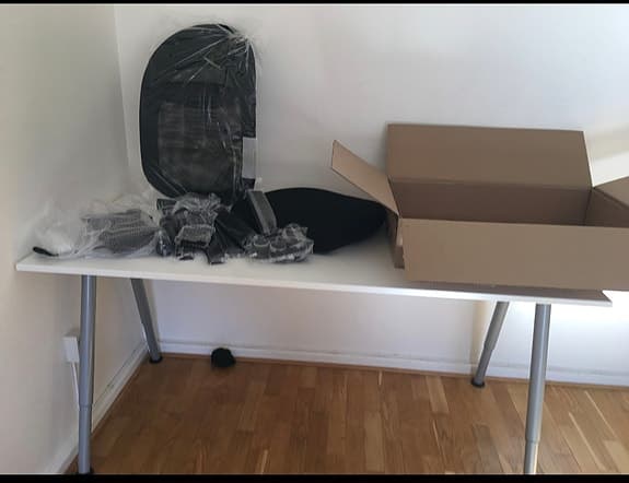 En Ikea kontor stol redan packerad