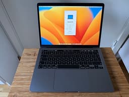 MacBook Pro 13” (2020) Intel i5 – 16 GB / 500 GB – Docka ingår
