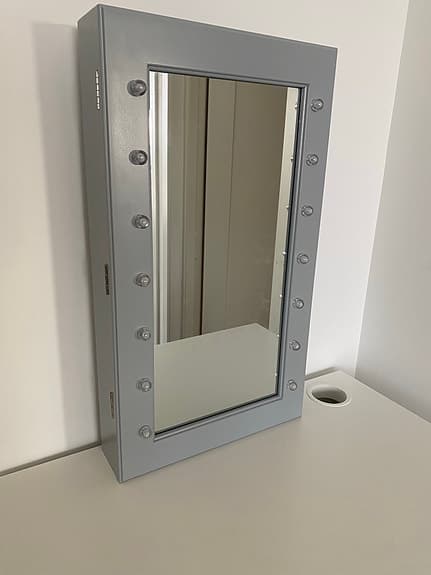 Spegel med belysning