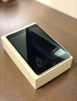 iPad mini 4 64GB (Wi-Fi + Cellular)