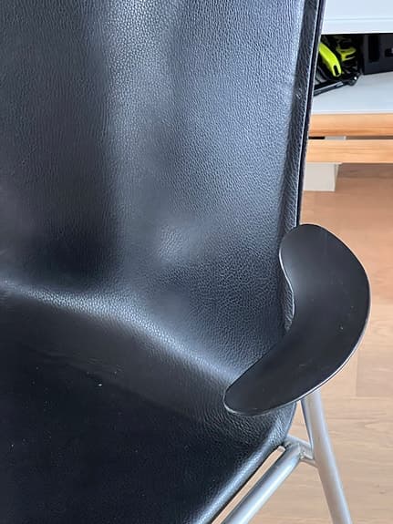 12 st stapelbara stolar i skinn – "Chairik", Erik Magnussen