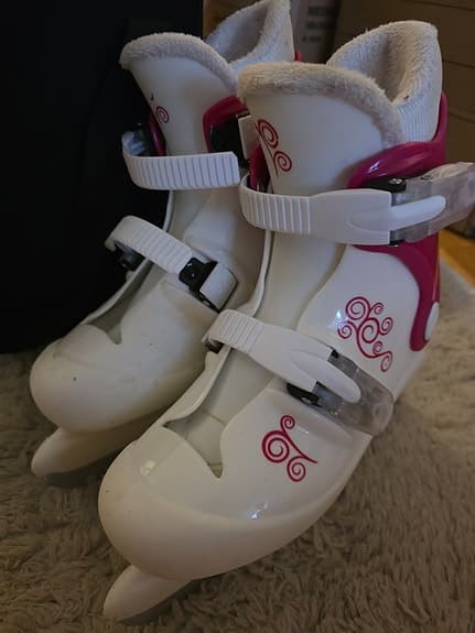 Barnskridskor modell okänd skridskor storlek 33 vit rosa