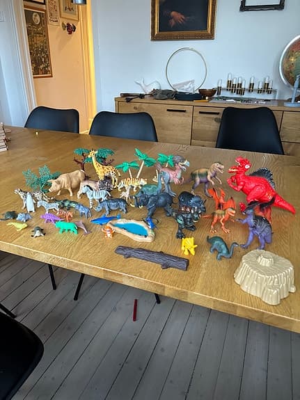 Dinosaurie- och djurfigurer