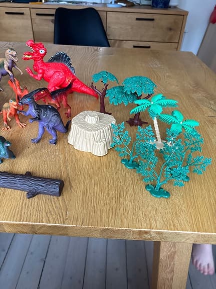 Dinosaurie- och djurfigurer