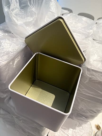 34 Förvaringsburkar  plåt vit kvadratisk