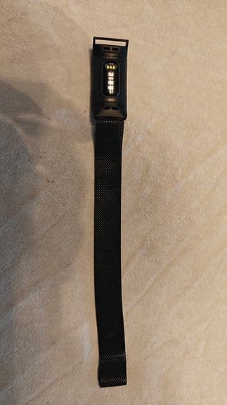 Fitbit Charge 4 med Magnetiskt Metallband