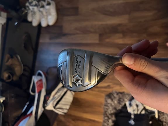 Cobra King F8 hybridklubba