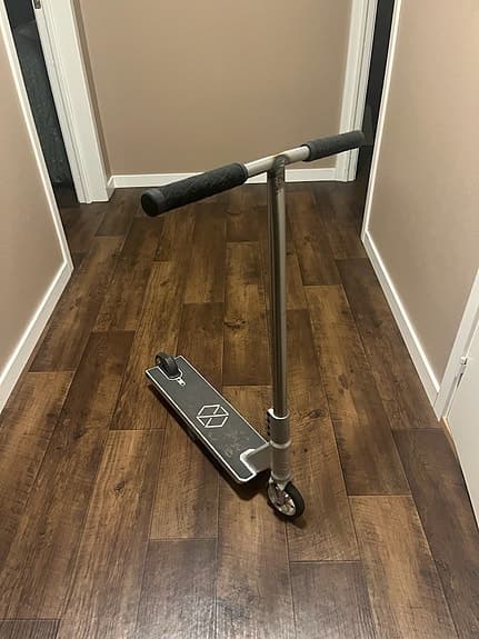 Sparkcykel trickmodell aluminium grå
