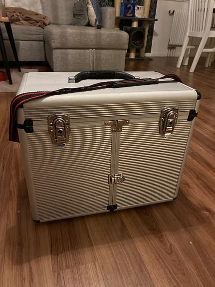 Okänt märke sminkväska/ frisörväska aluminium vit