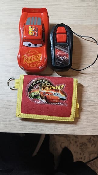 Cars-paket: Radiostyrd Blixten McQueen + Plånbok