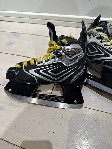 CCM Vector XR 6.0 ishockeyskridskor barn storlek 36 svart