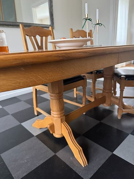 Matbord med förlängningsskiva + 6 stolar