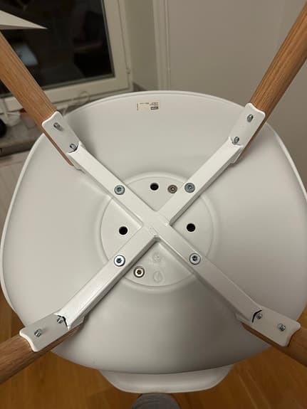 2 vita matstolar från Jysk