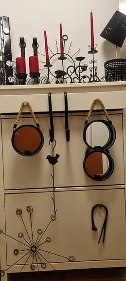 Svart inredning dekoration, ljusstakar och väggdekorationer