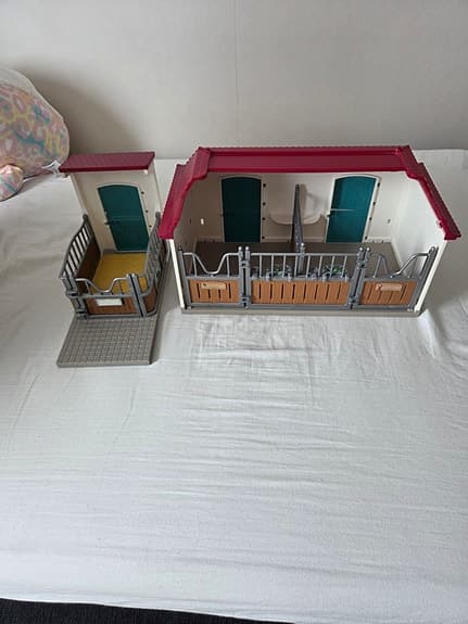 Schleich stall leksak