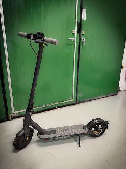 Elsparkcykel svart OANVÄNDA