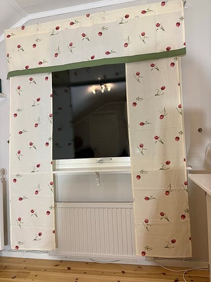Gardiner med blommönster, bommul