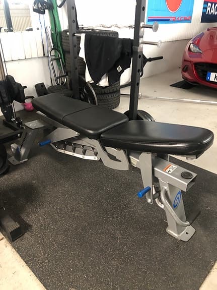 FYND! Nautilus  träningsbänk av gym kvalite. Tung o stabil