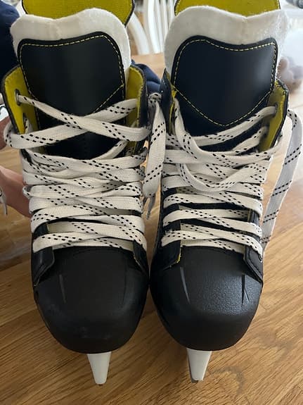 Hockeyskridskor/hockeyskydd