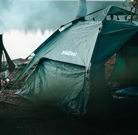 Nödlivet tält grönt